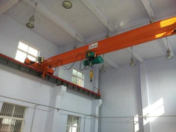 莘縣吊車出租(三輪吊車用什么平衡)