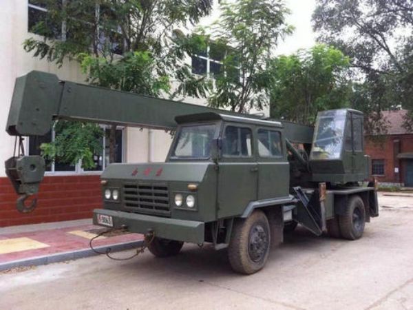 雙清區吊車出租(長三十二米的履帶吊車)