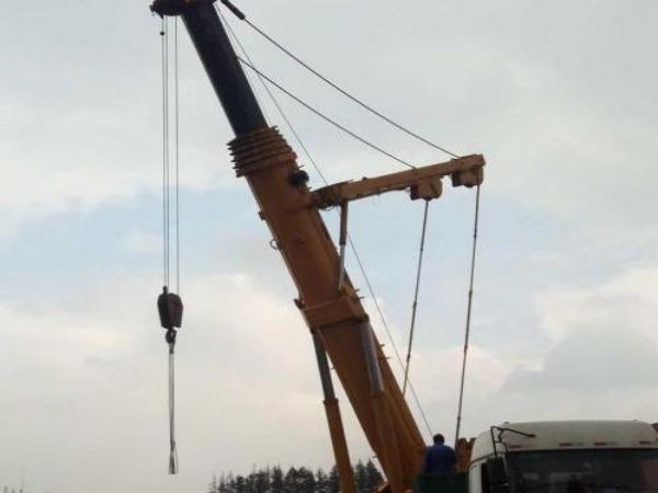鶴山區(qū)吊車(chē)出租(橋式吊車(chē)緩沖器失靈的原因)