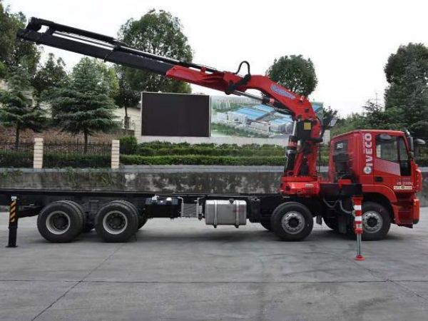霍州市吊車出租電話(吊車出租設備吊裝如何避免側拉事故?)