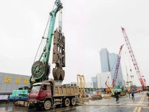 濟寧開發區吊車出租電話(吊車出租前要確定噸位)
