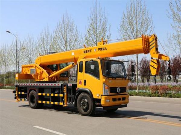 興寧區(qū)吊車出租電話(吊車出租施工中的現(xiàn)場配合手勢)