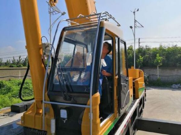 當陽市吊車出租電話(吊車租賃經常出現的問題)