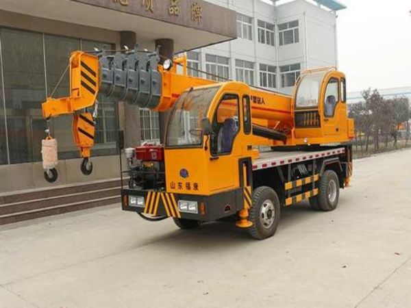 綠園區吊車出租(16噸吊車齒輪泵）