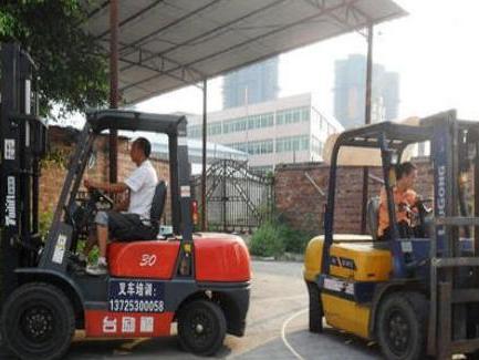 金明區(qū)叉車出租(閔行區(qū)防水叉車裝飾材料的簡單介紹)